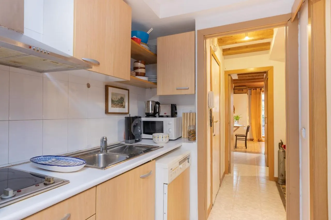 Aparteasy - Central Gracia Apartments Barcelona Spain