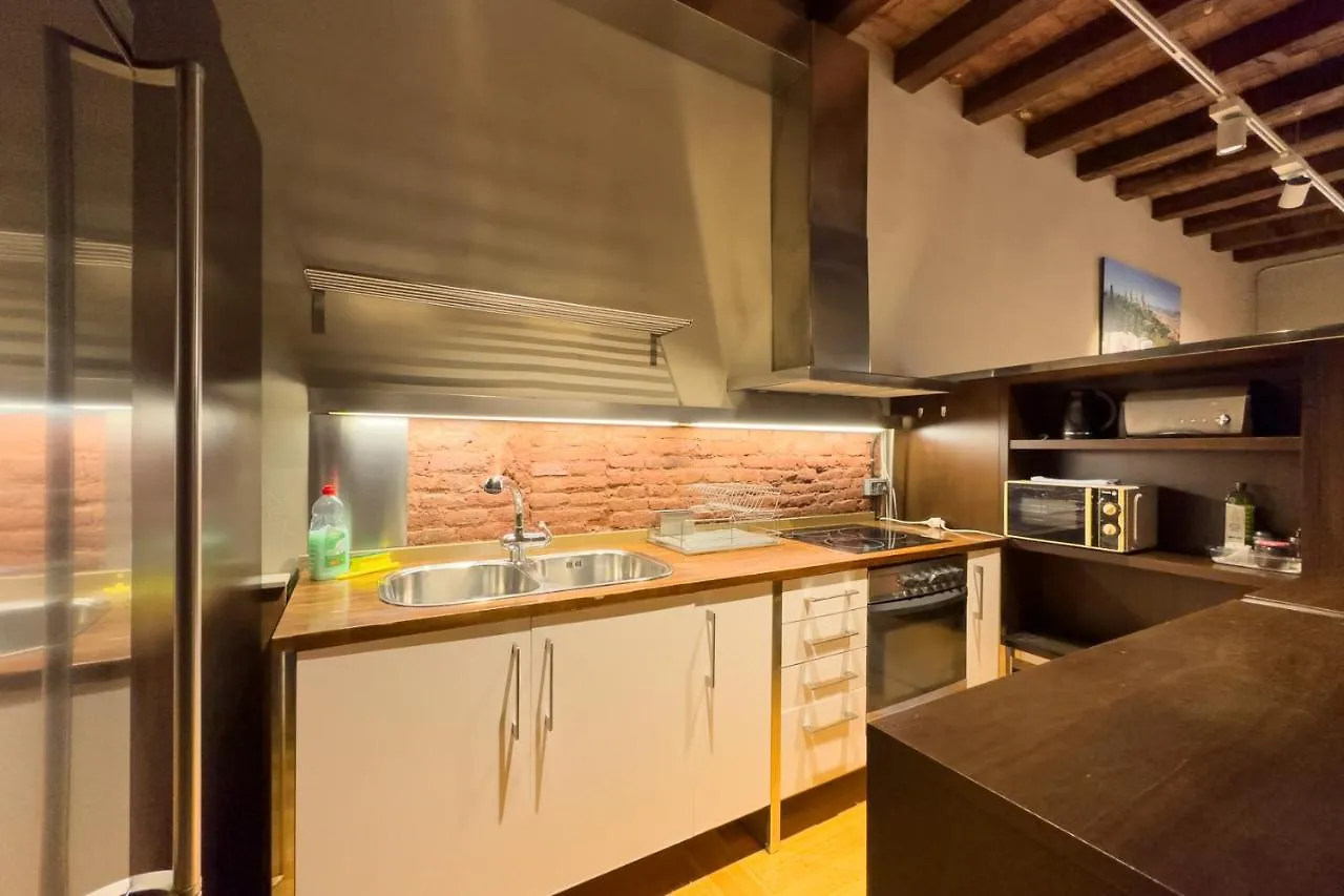 Aparteasy - Central Gracia Apartments Barcelona Spain