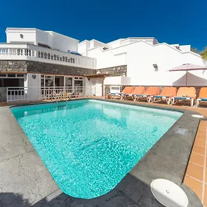 https://villa-ramos-uno.in-canary-islands.com