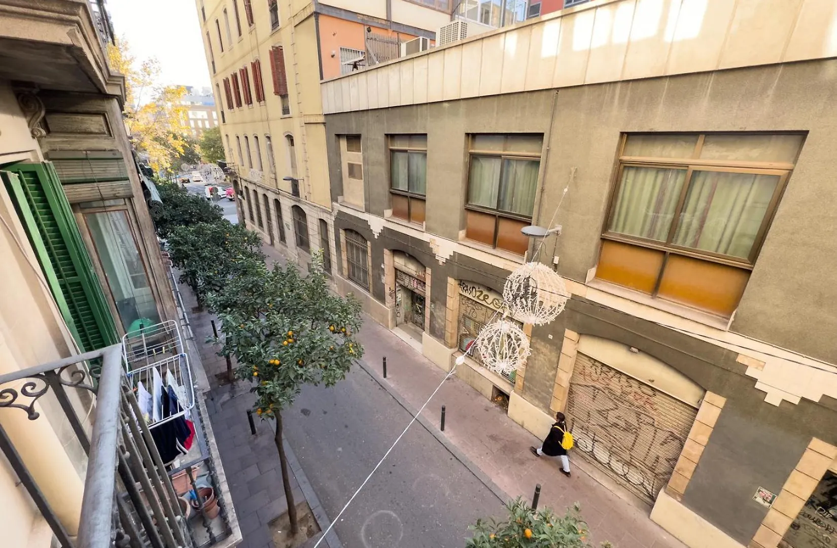 Aparteasy - Central Gracia Apartments location
